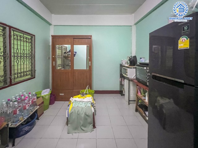 *****ทาวน์เฮ้าส์มือสองย่านกรุงเทพฯ ม.บัณฑิตโฮม วิภาวดี76 เนื้อที่มากถึง 22.5 ตร.ว. ฟังก์ชัน 3 ห้องนอน 2 ห้องน้ำ 1 ที่จอดรถ บ้านพร้อมอยู่ ต่อเติมครัว บนทำเลดีติดถ.วิภาวดี-รังสิต ใกล้รถไฟฟ้าสายสีเขียว "สถานีคปอ." และทางด่วน "ดอนเมืองโทลเวย์" จองด่วน!